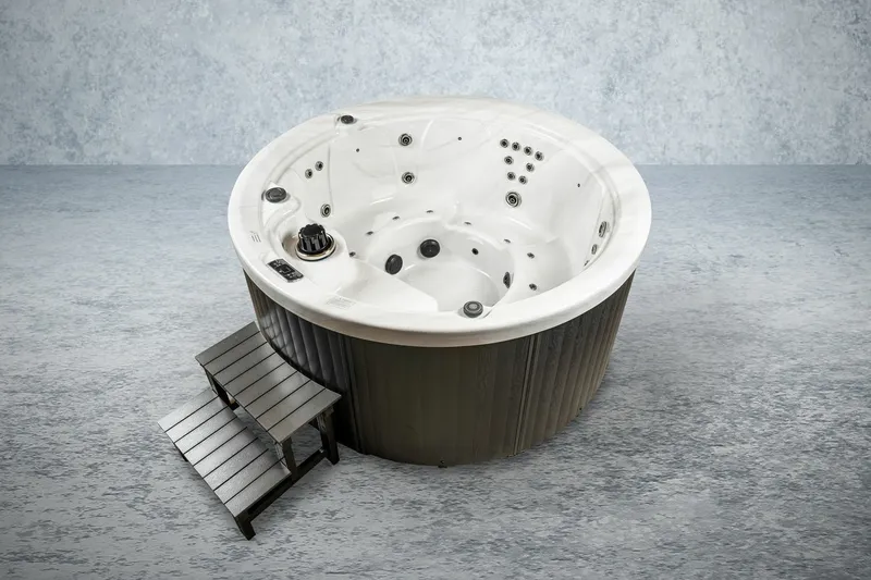 American Outdoor Whirlpool Genova 208 x 208 cm mit Liege.